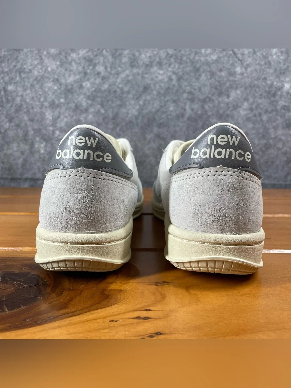 New Balance T500 Mens Size 7 / Womens 8.5 White Gray Suede Sneakers CT500PMG